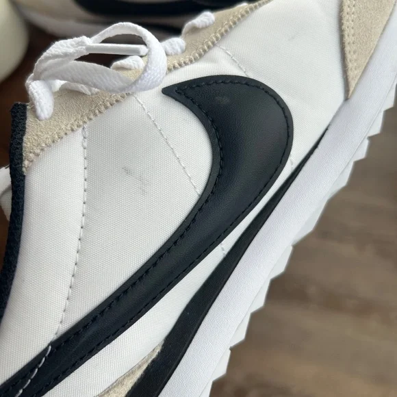 Nike Pacific - Size 7.5 Women's - Worn Once - Picture 7 of 9